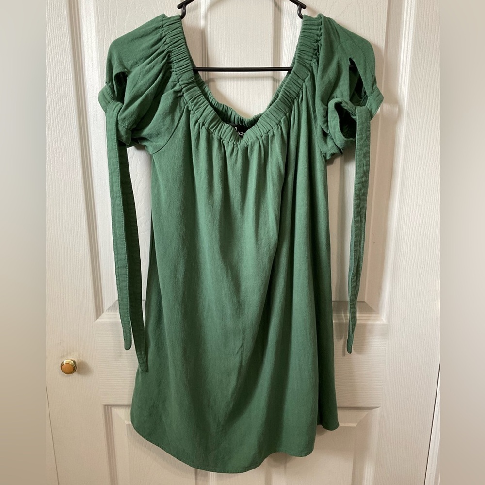Lulus top. Green short sleeve. Size M.
